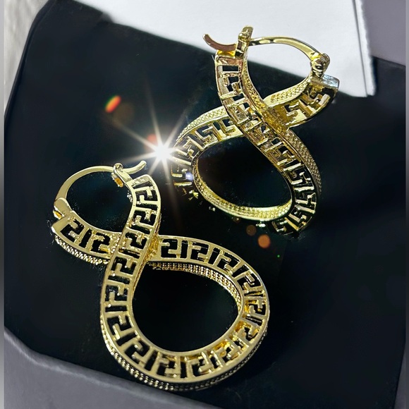 Infiniti Gold Hoop Rarrings - Picture 7 of 11